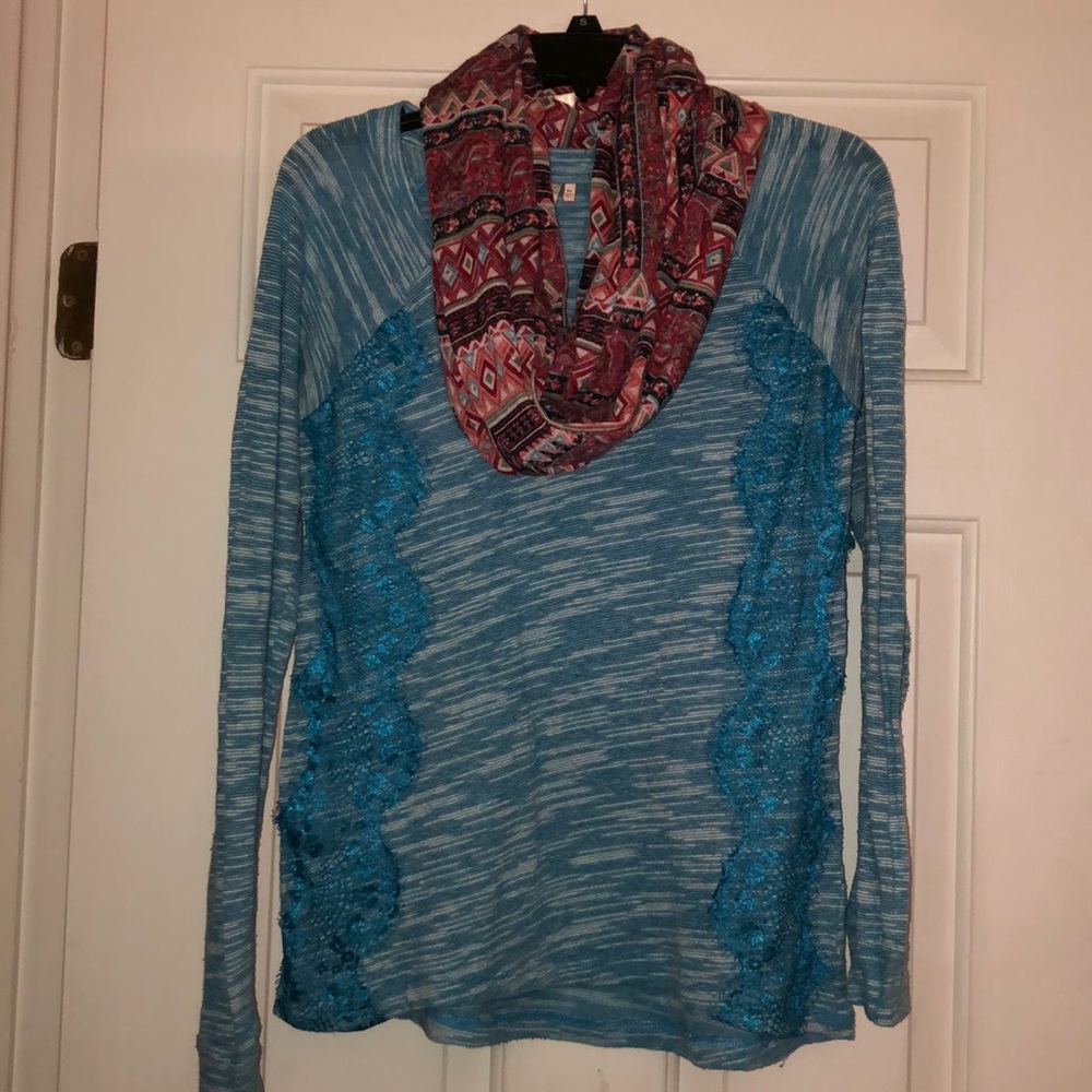 Long sleeve lace top with matching scarf.